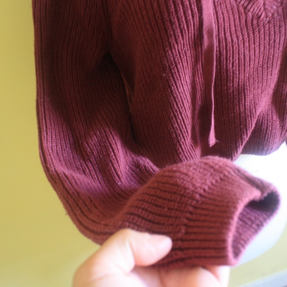 Kendall & Kylie Crop Sweater - Picture 3 of 4